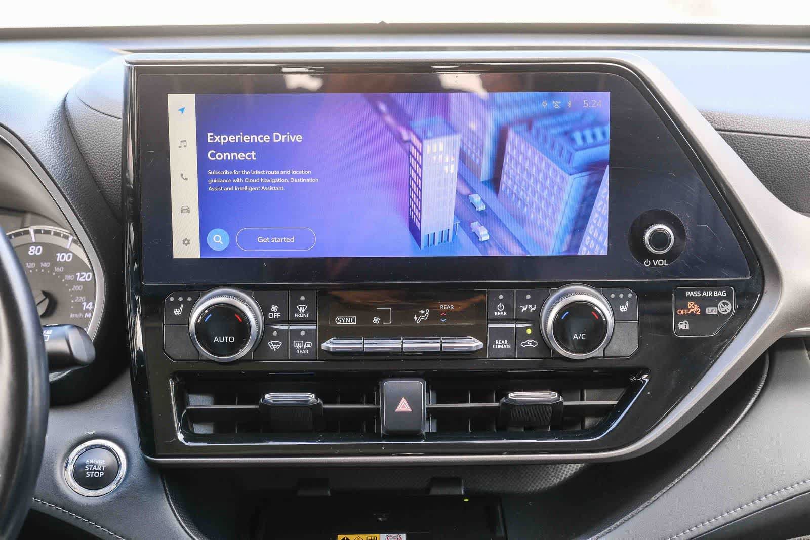 Used 2023 Toyota Highlander XLE FWD image 14