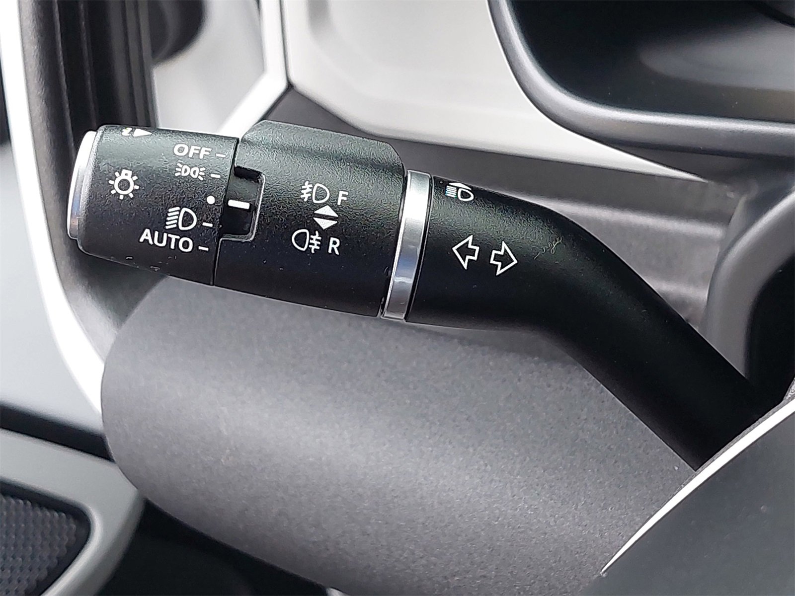 Used 2023 Land Rover Defender 110 X-Dynamic SE image 22