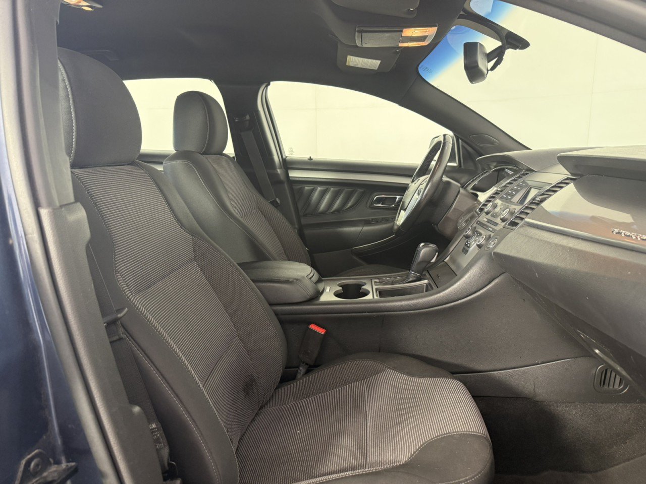 Used 2018 Ford Taurus SEL FWD image 9