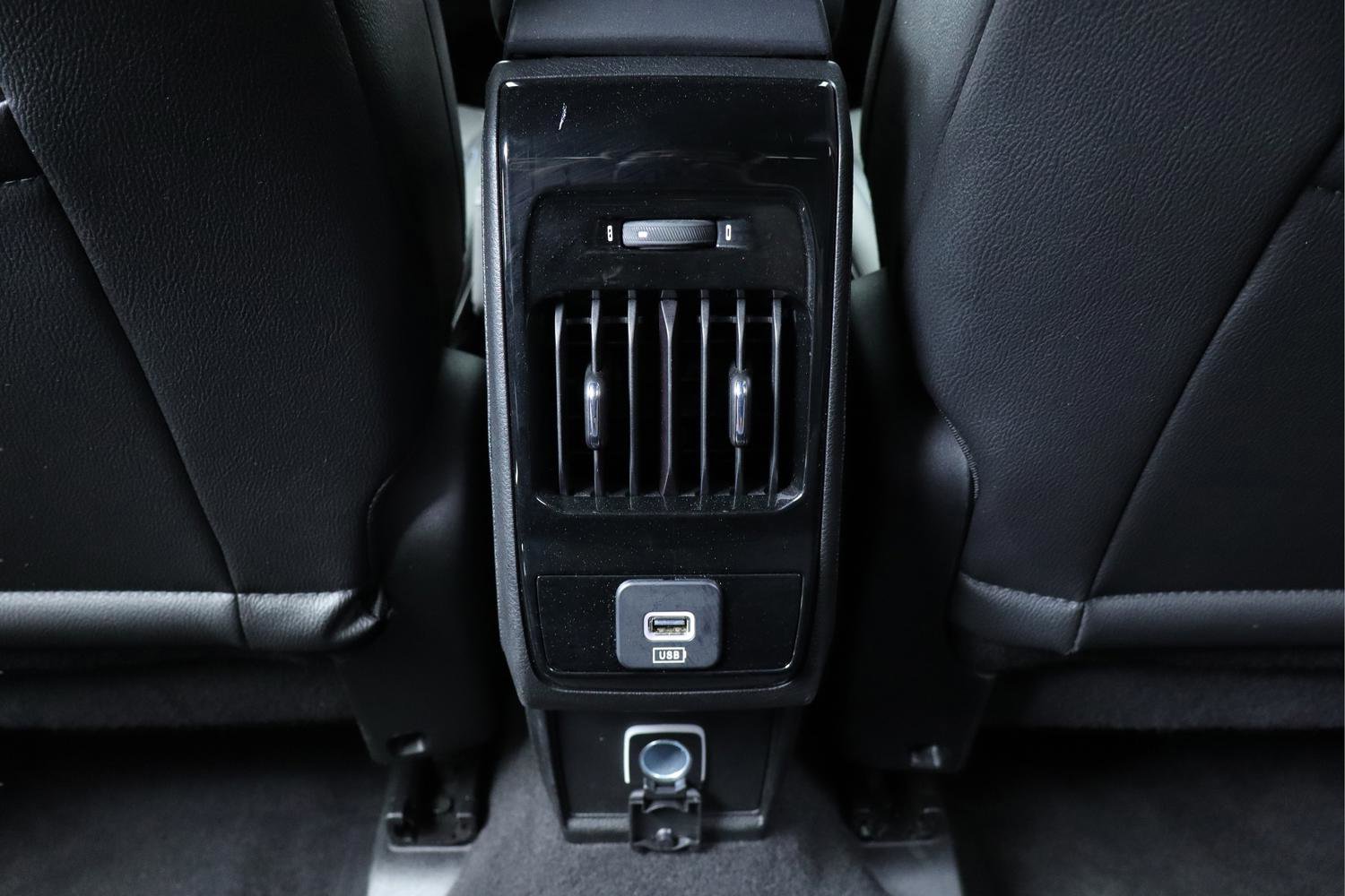 Used 2024 Jeep Compass Latitude image 18