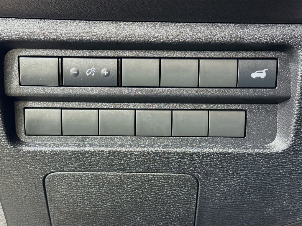 Used 2025 Mitsubishi Outlander SE image 10