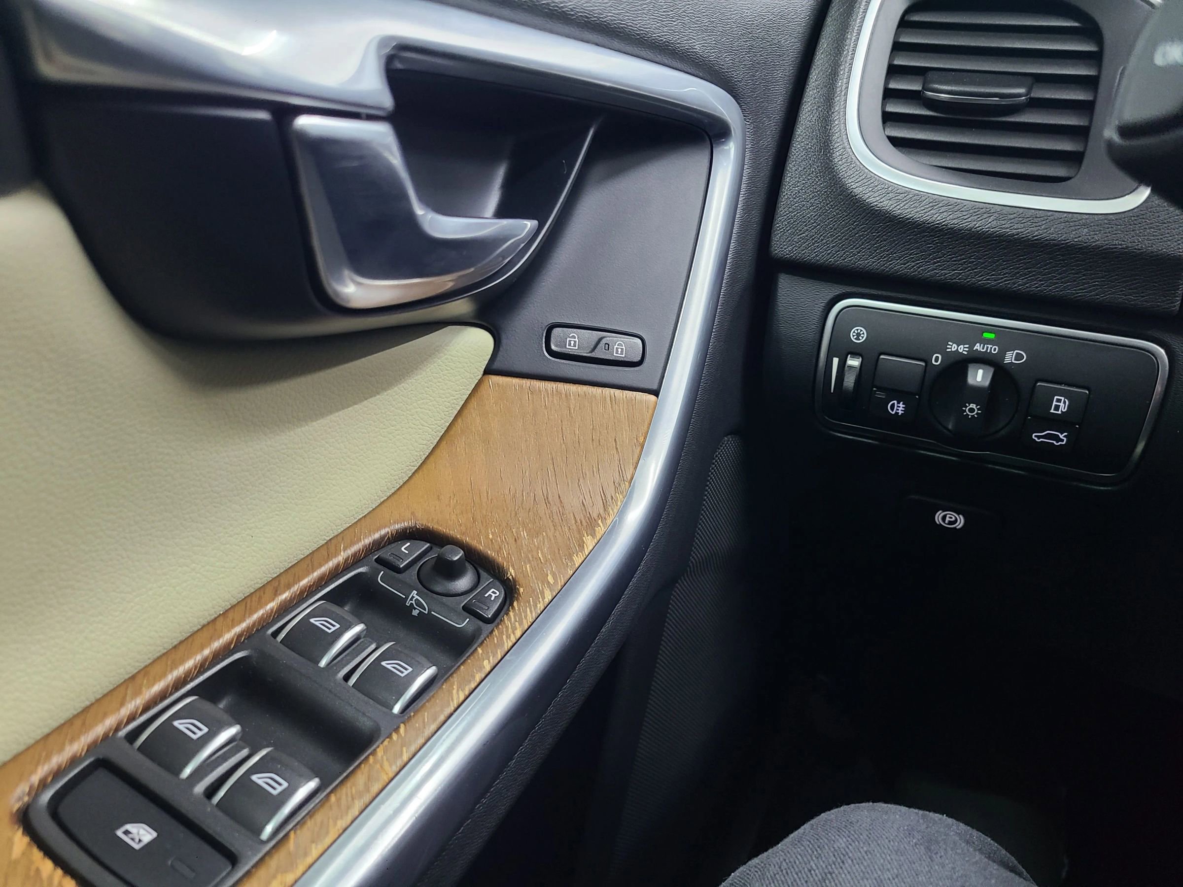 Used 2016 Volvo S60 T5 Premier image 25