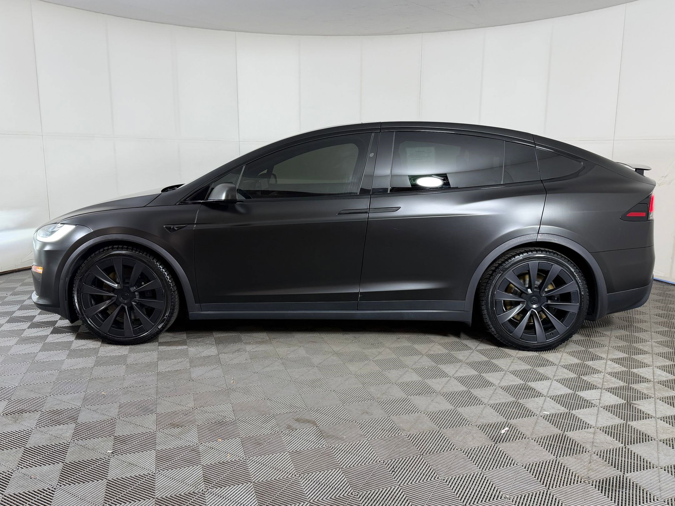 Used 2022 Tesla Model X image 2