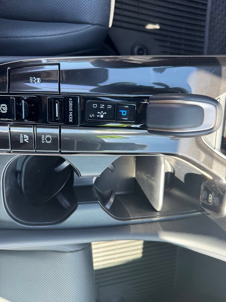 Used 2025 Toyota Crown Signia AWD/4WD image 32