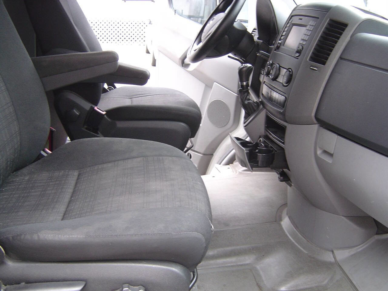 Used 2014 Mercedes-Benz Sprinter 2500 image 9