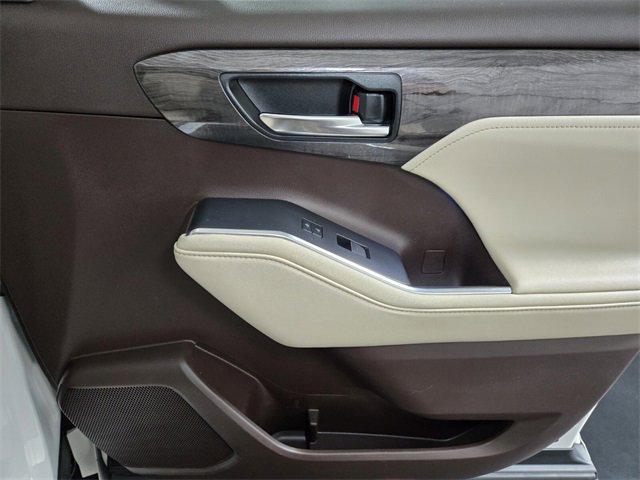 Used 2020 Toyota Highlander Limited Platinum image 26