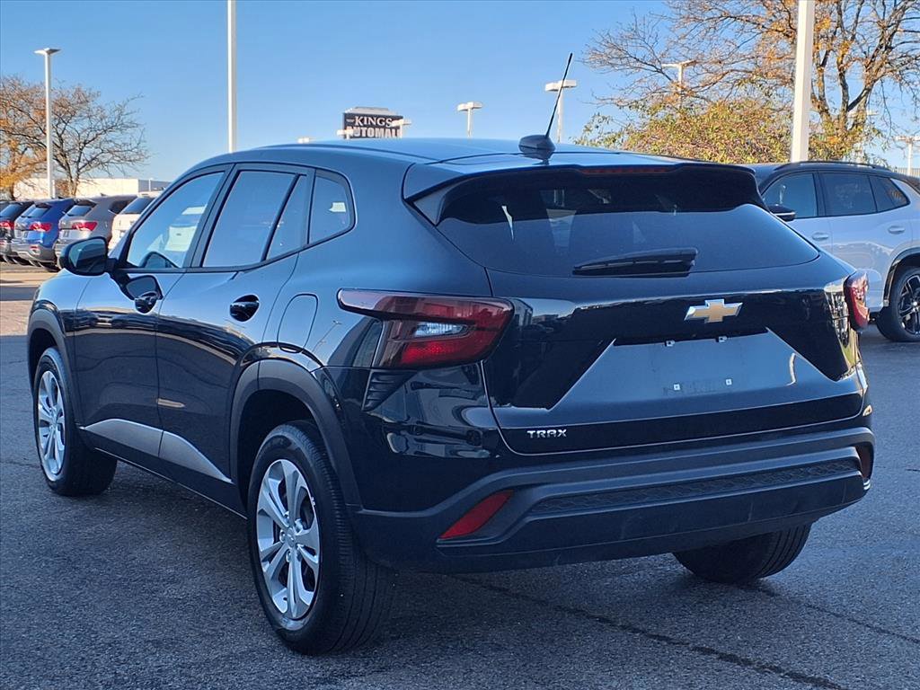 Used 2024 Chevrolet Trax LS image 4