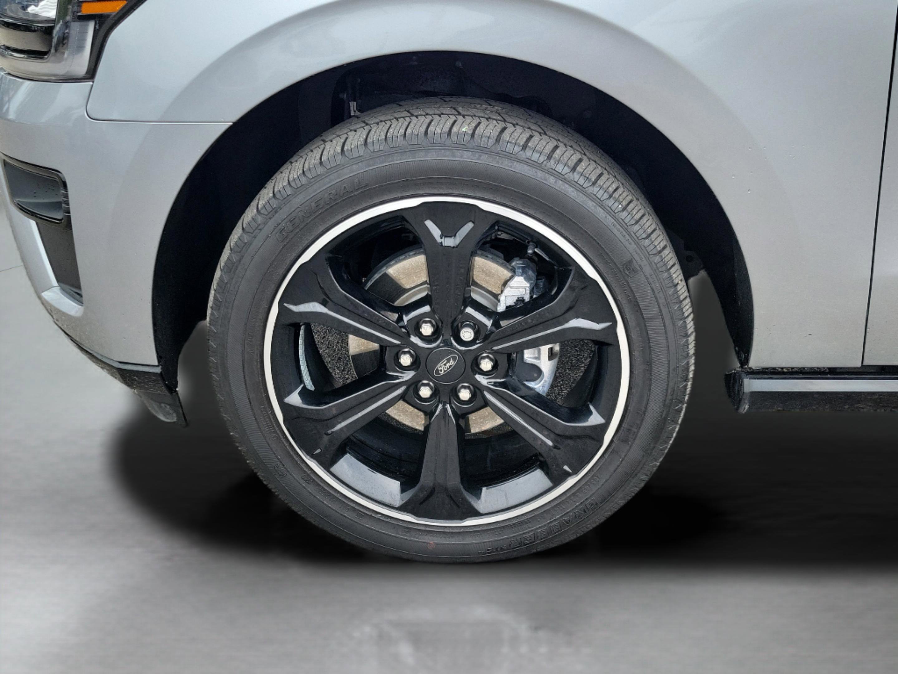 Used 2022 Ford Expedition Limited RWD image 6