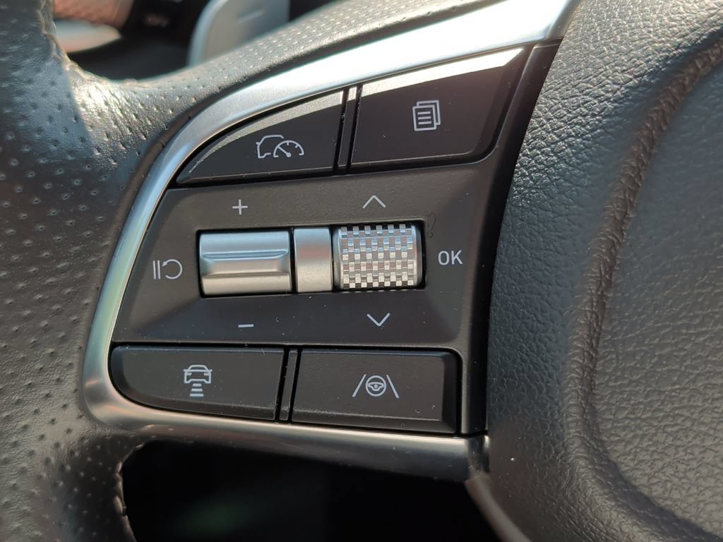 Used 2025 Genesis G70 2.5T AWD/4WD image 12
