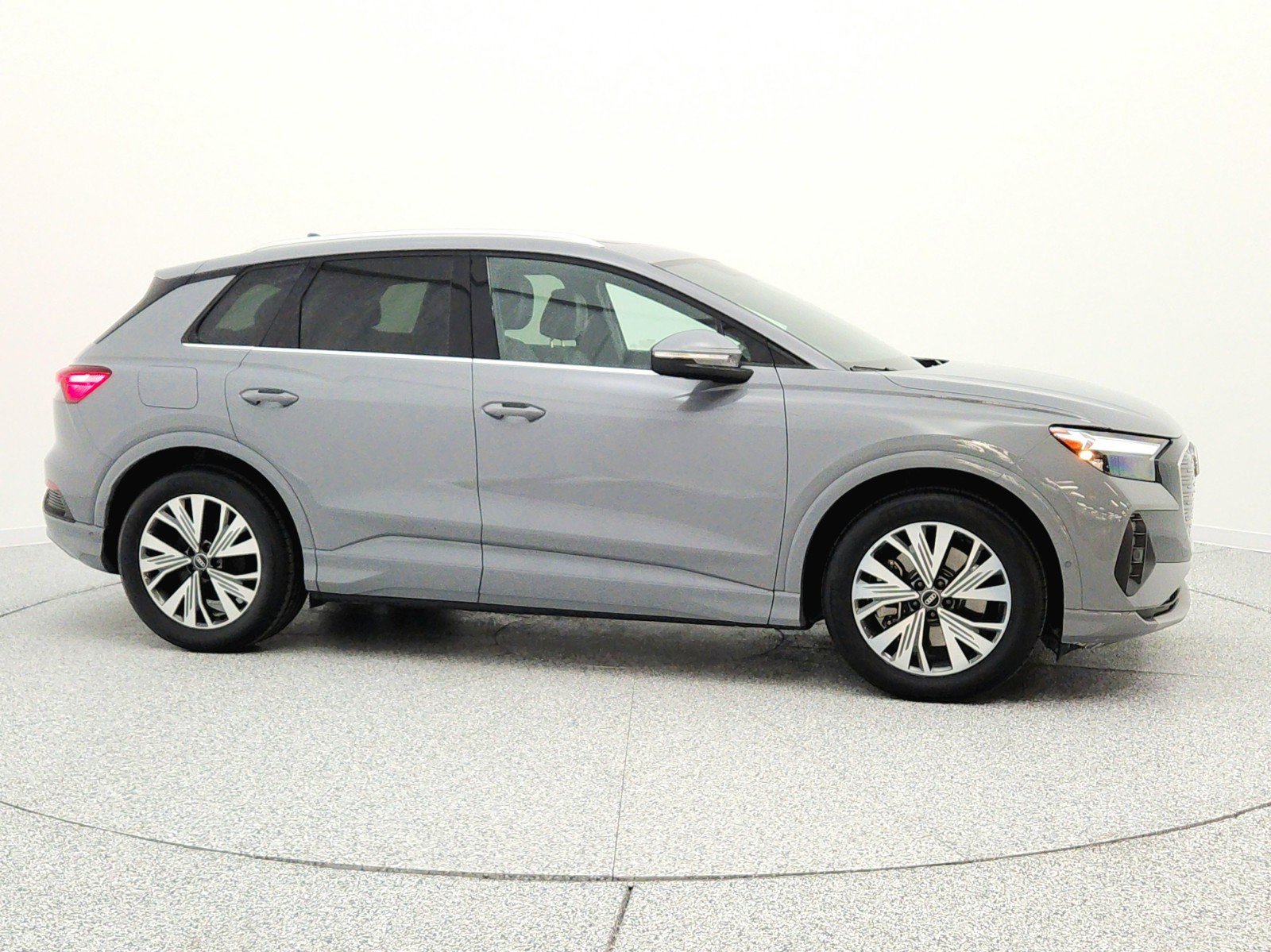 Used 2023 Audi Q4 e-tron Premium Plus w/ Premium Plus RWD image 4