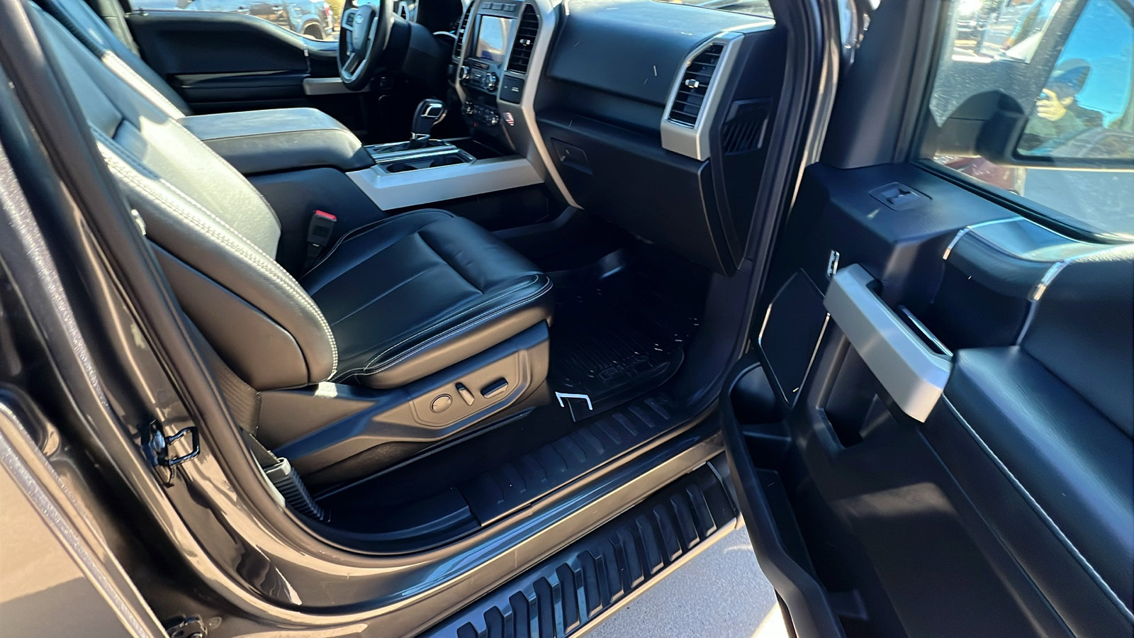 Used 2020 Ford F150 Lariat image 20