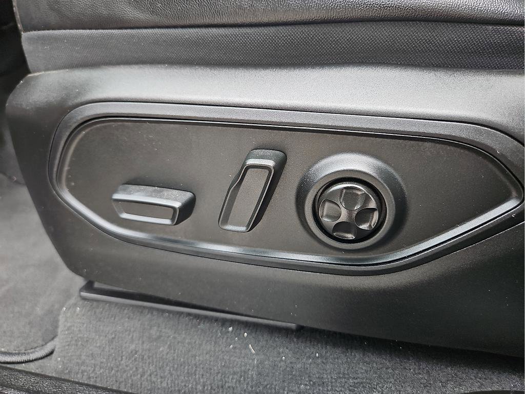 Used 2024 Jeep Grand Cherokee Altitude RWD image 14