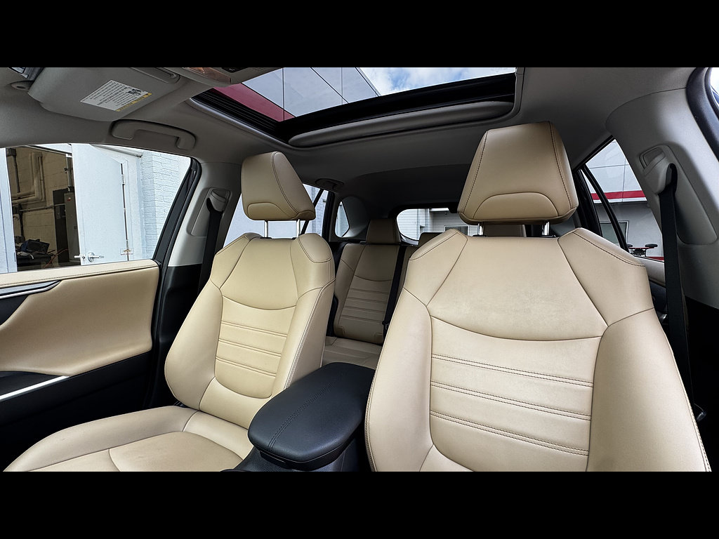 Used 2019 Toyota RAV4 Limited w/ Carpet Mat Package AWD/4WD image 22