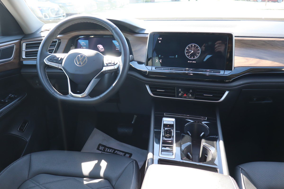Used 2025 Volkswagen Atlas SE w/ Panoramic Sunroof Package AWD/4WD image 12