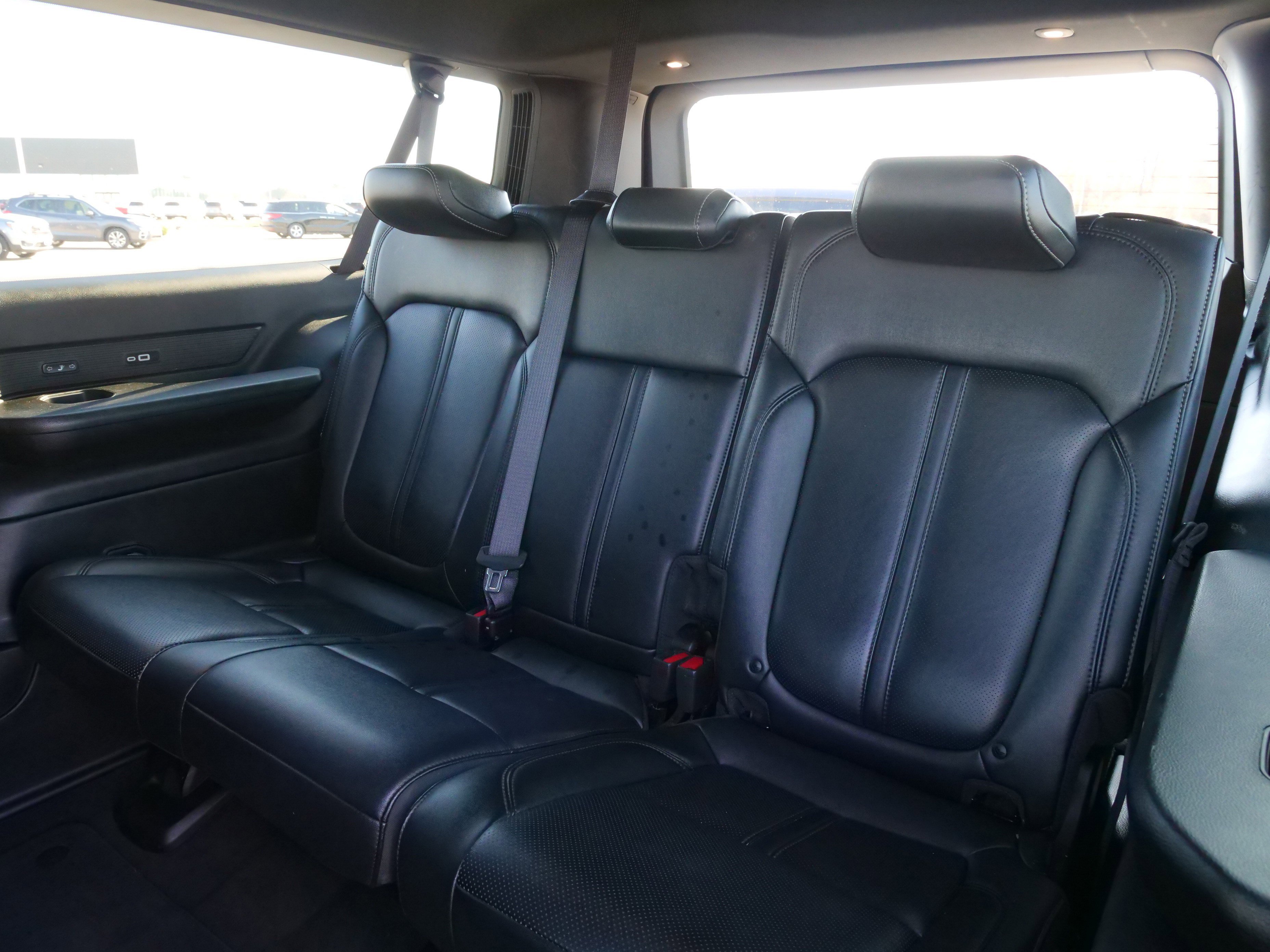 Used 2024 Jeep Wagoneer L Base image 15