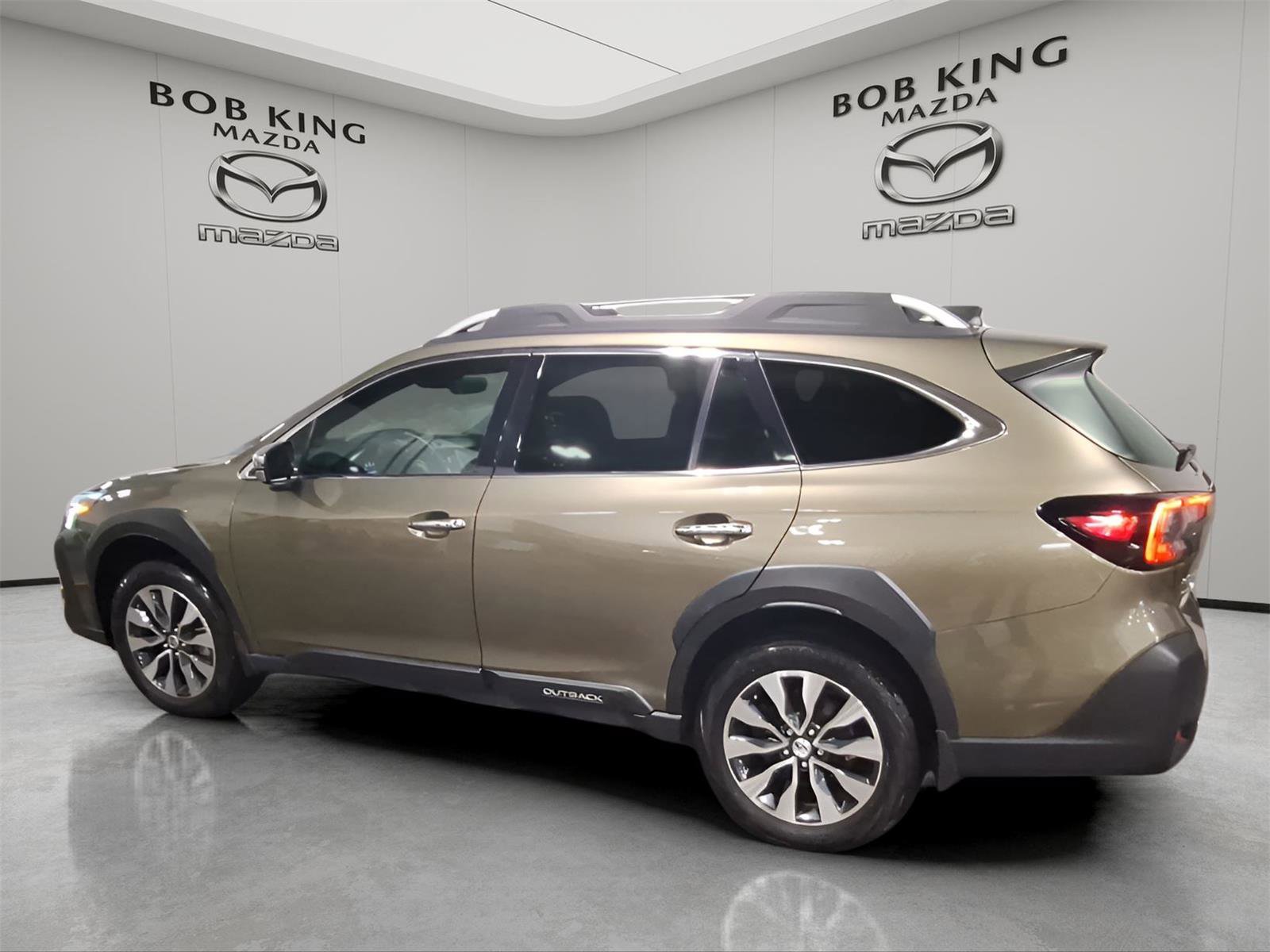 Used 2023 Subaru Outback Touring image 3