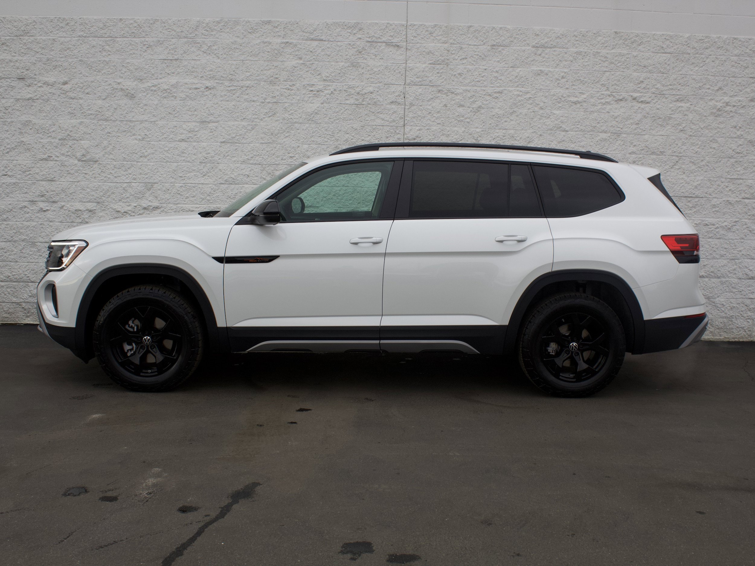 New 2026 Volkswagen Atlas Peak Edition AWD/4WD image 4
