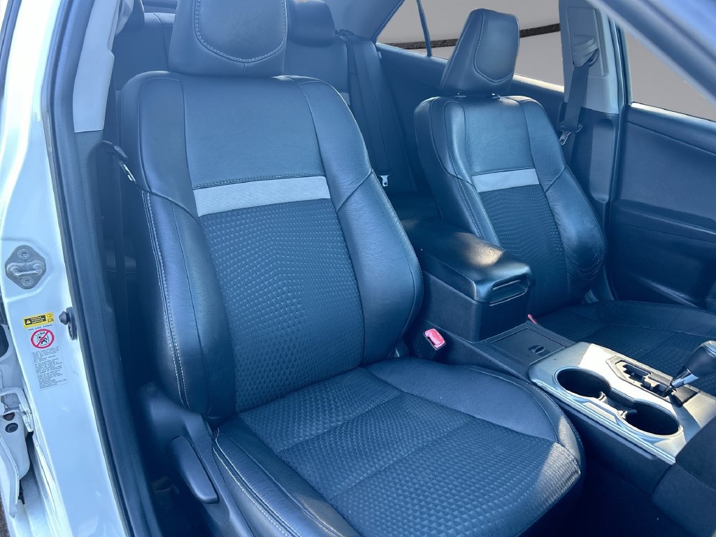 Used 2014 Toyota Camry SE w/ Moonroof Package FWD image 31
