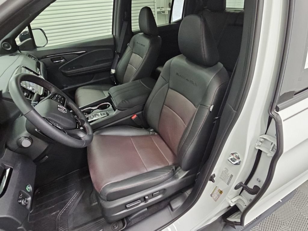 Used 2025 Honda Ridgeline Black Edition image 30