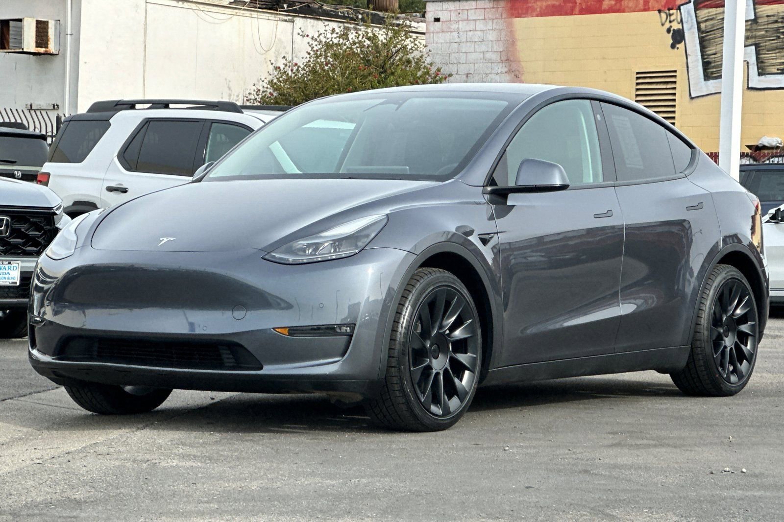 Used 2022 Tesla Model Y Long Range image 7