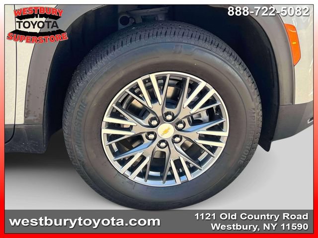 Used 2025 Chevrolet Traverse LT w/ Driver Confidence Package FWD image 12