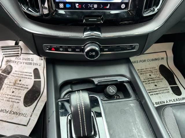 Used 2022 Volvo XC60 T8 R-Design w/ Advanced Package image 19