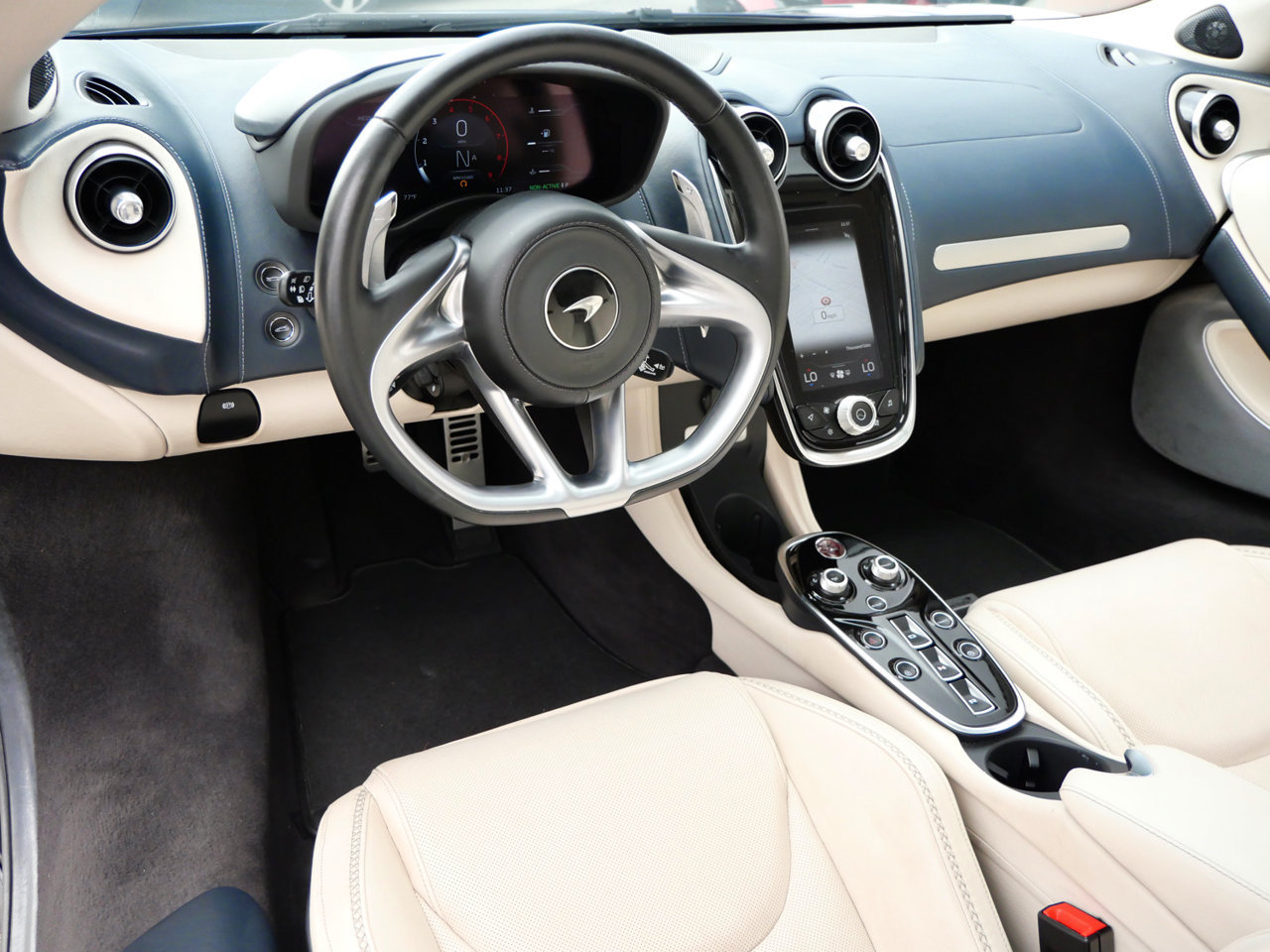 Used 2021 McLaren GT RWD image 8