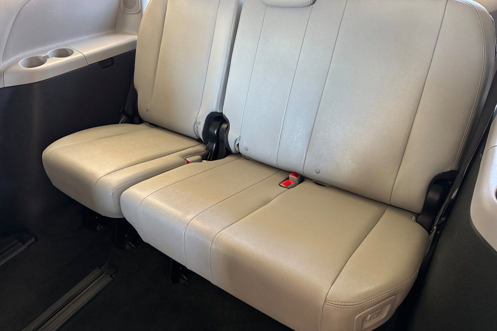 Used 2017 Toyota Sienna Limited Premium w/ Advanced Technology Package FWD image 16