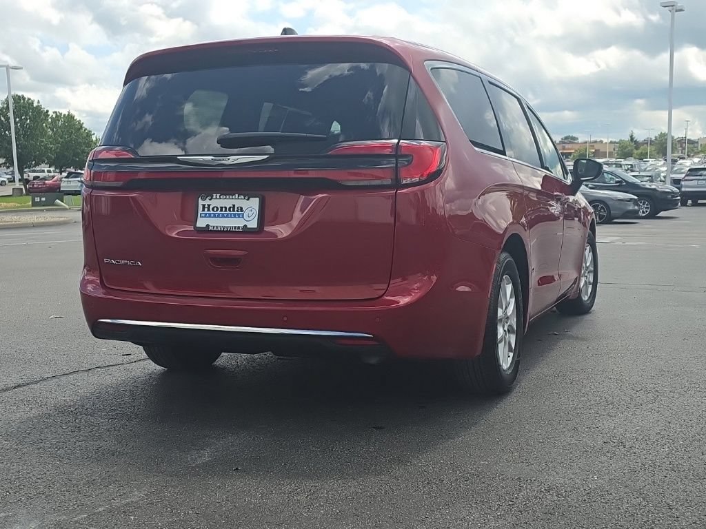 Used 2025 Chrysler Pacifica Select FWD image 7