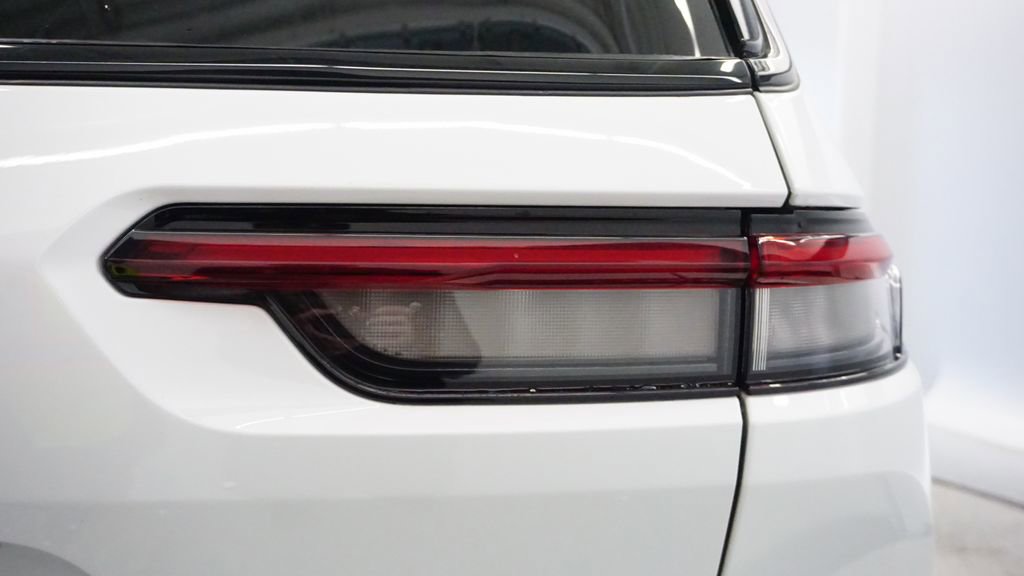 Used 2023 Jeep Grand Cherokee L Laredo image 10