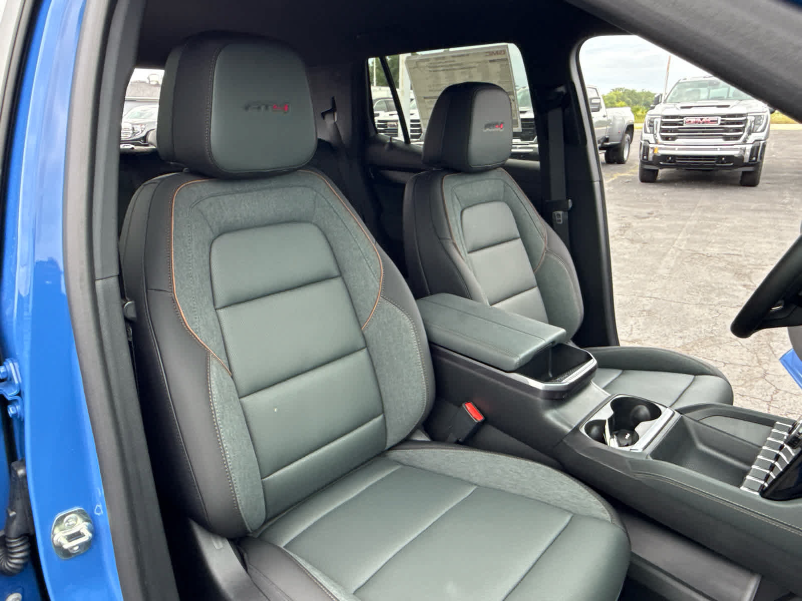 New 2027 GMC Terrain AT4 w/ Convenience Package III AWD/4WD image 24