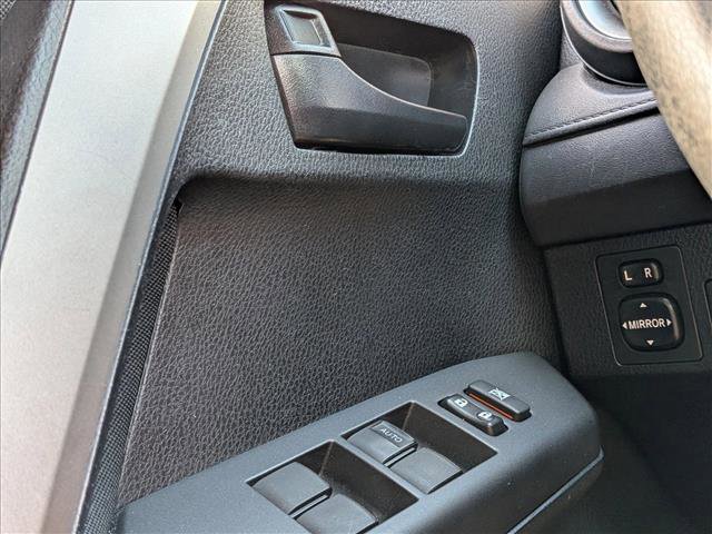 Used 2018 Toyota RAV4 LE FWD image 11