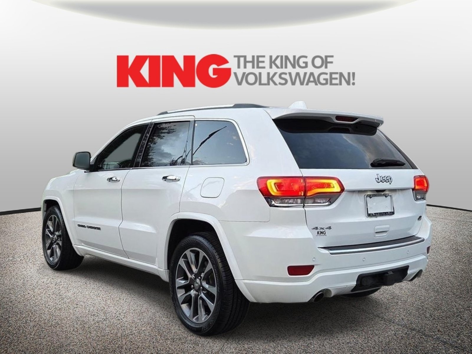 Used 2018 Jeep Grand Cherokee Overland AWD/4WD image 6