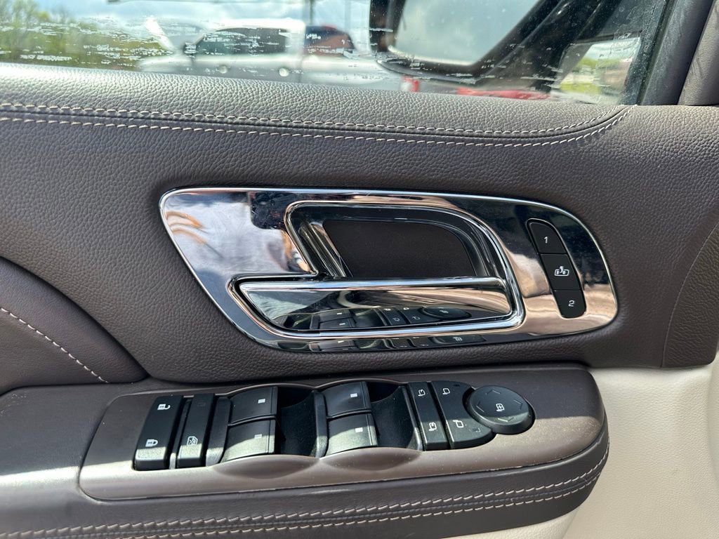 Used 2014 Cadillac Escalade ESV Platinum AWD/4WD image 16