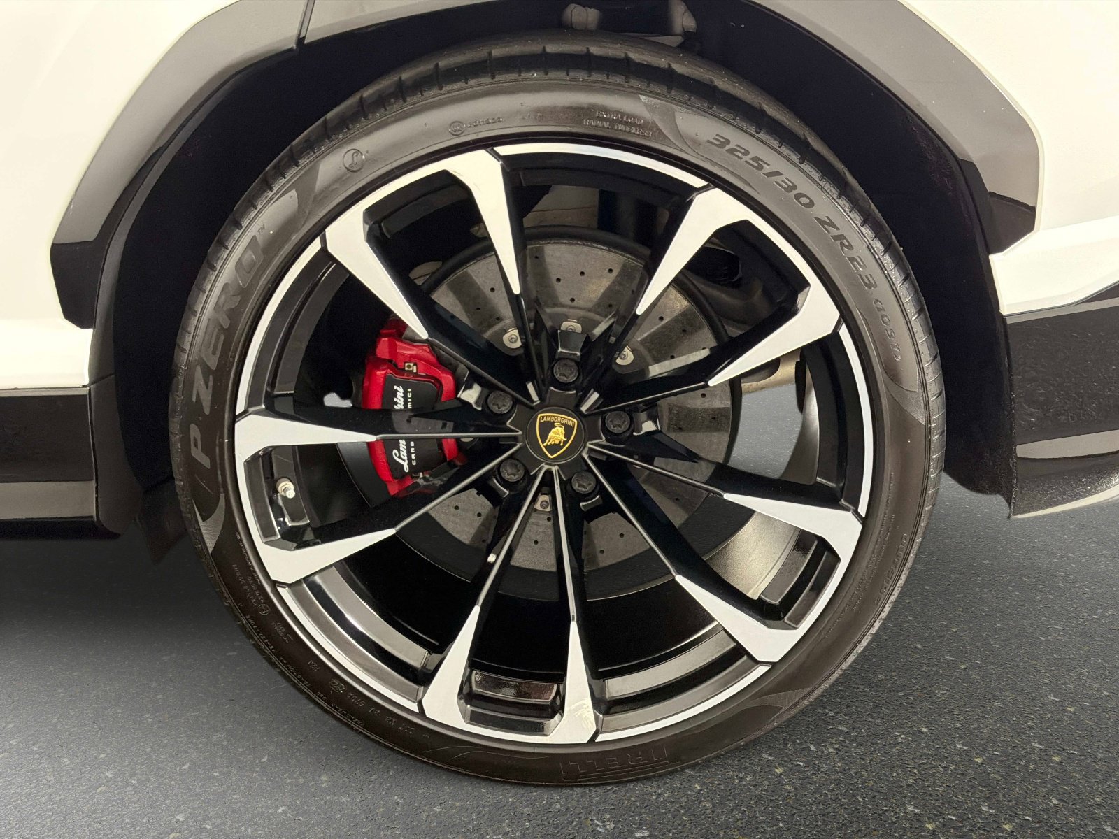 Used 2019 Lamborghini Urus AWD/4WD image 13