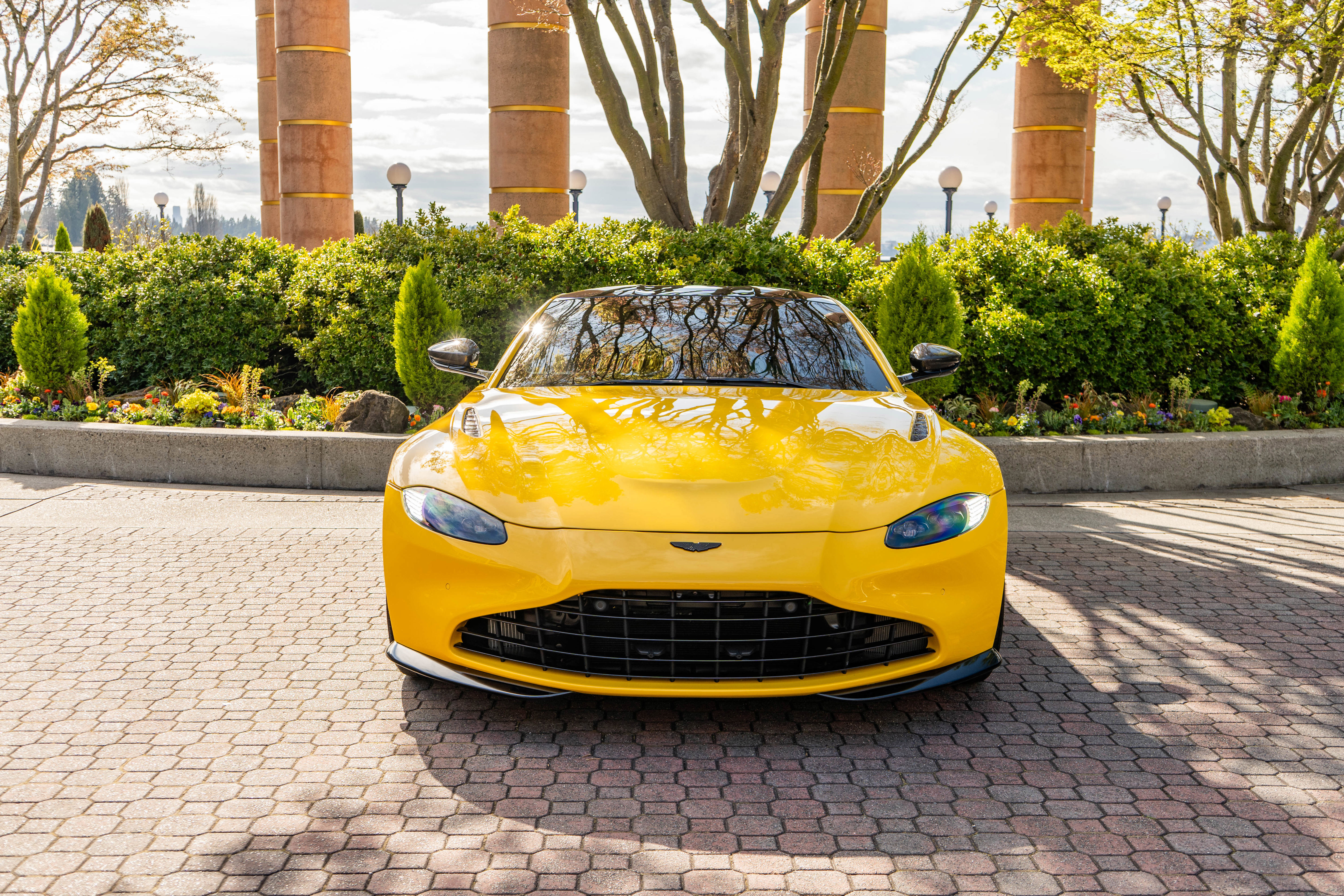 Used 2023 Aston Martin V8 Vantage Coupe image 7