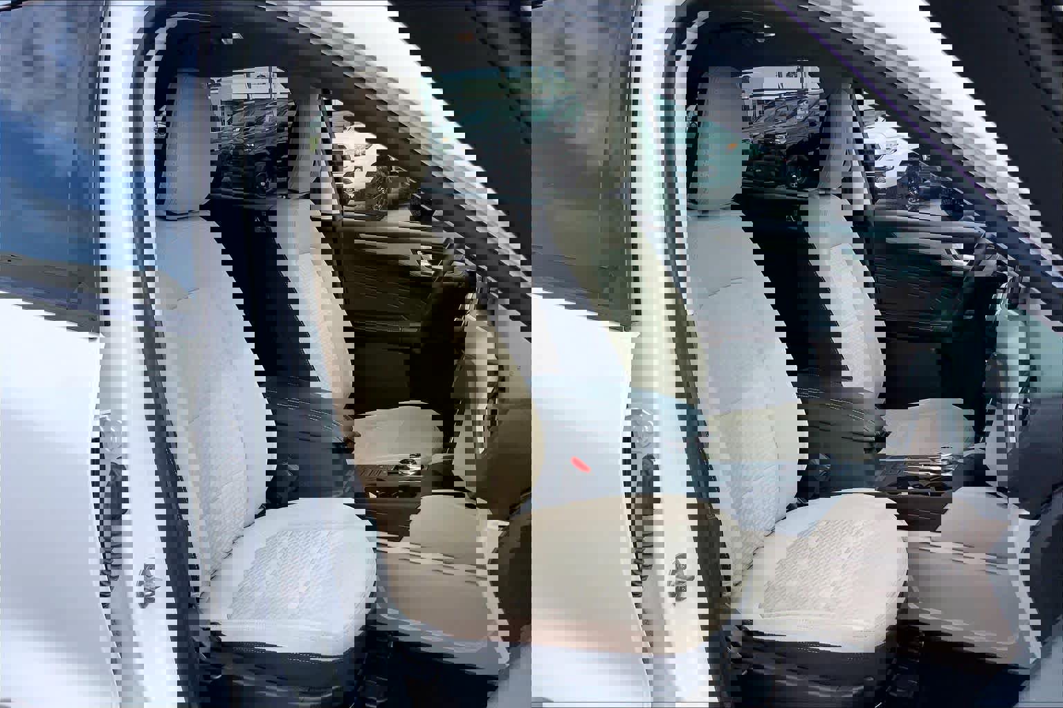 Used 2021 Ford Escape SE image 9