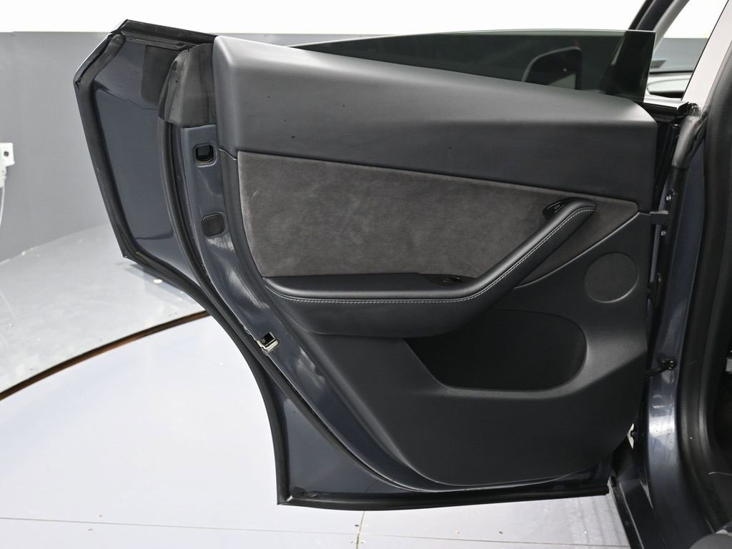 Used 2021 Tesla Model Y Long Range image 42