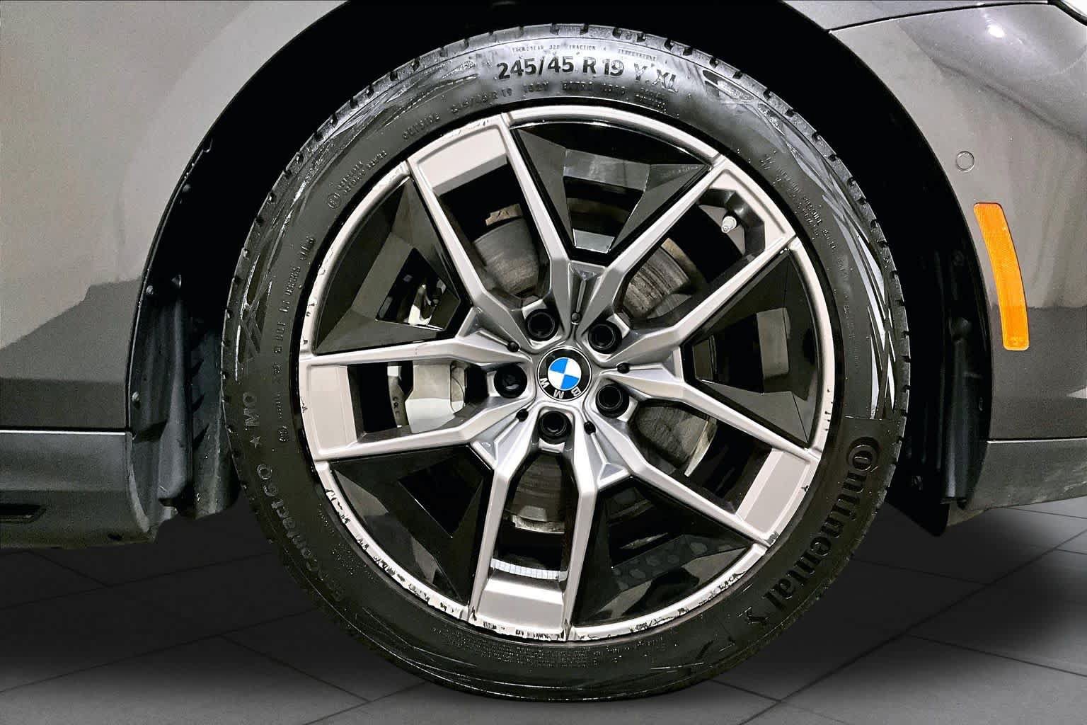 Used 2026 BMW i5 eDrive40 w/ Premium Package AWD/4WD image 10
