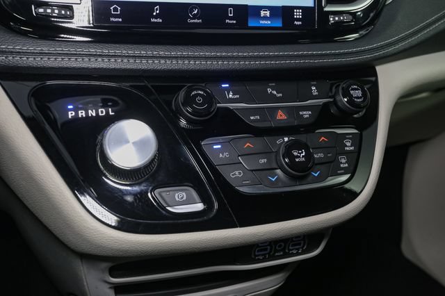 Used 2023 Chrysler Pacifica Touring-L FWD image 29
