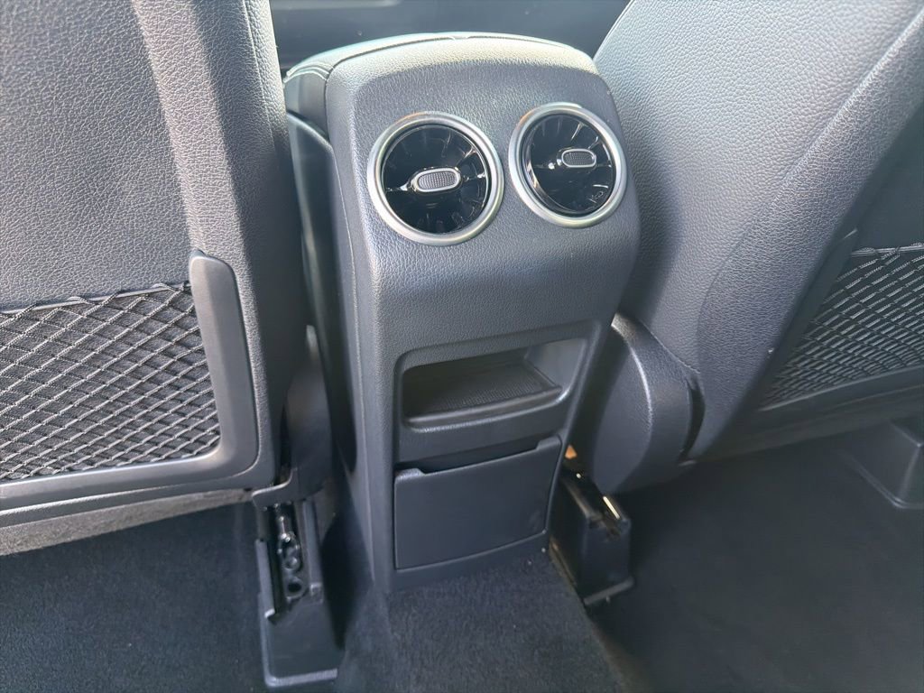 Used 2025 Mercedes-Benz GLB 250 image 34