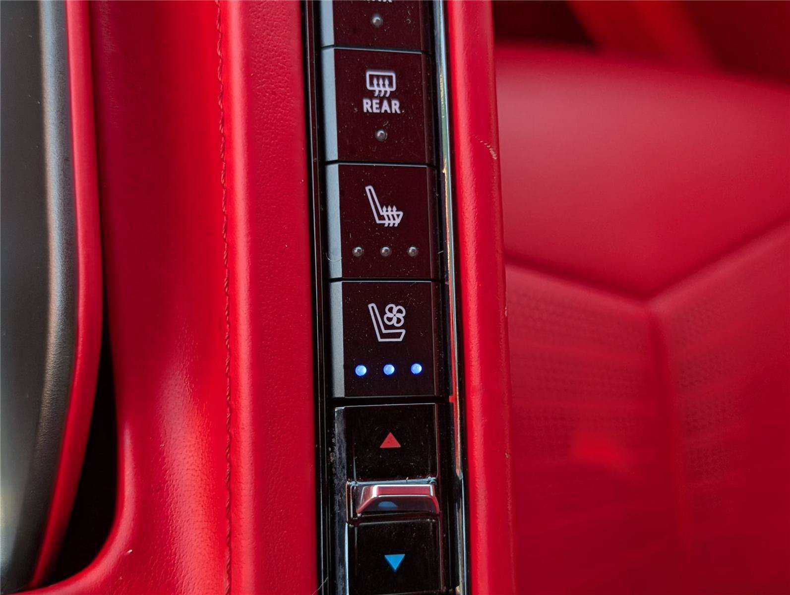 Used 2024 Chevrolet Corvette Stingray Premium Conv w/ Z51 Performance Package RWD image 22