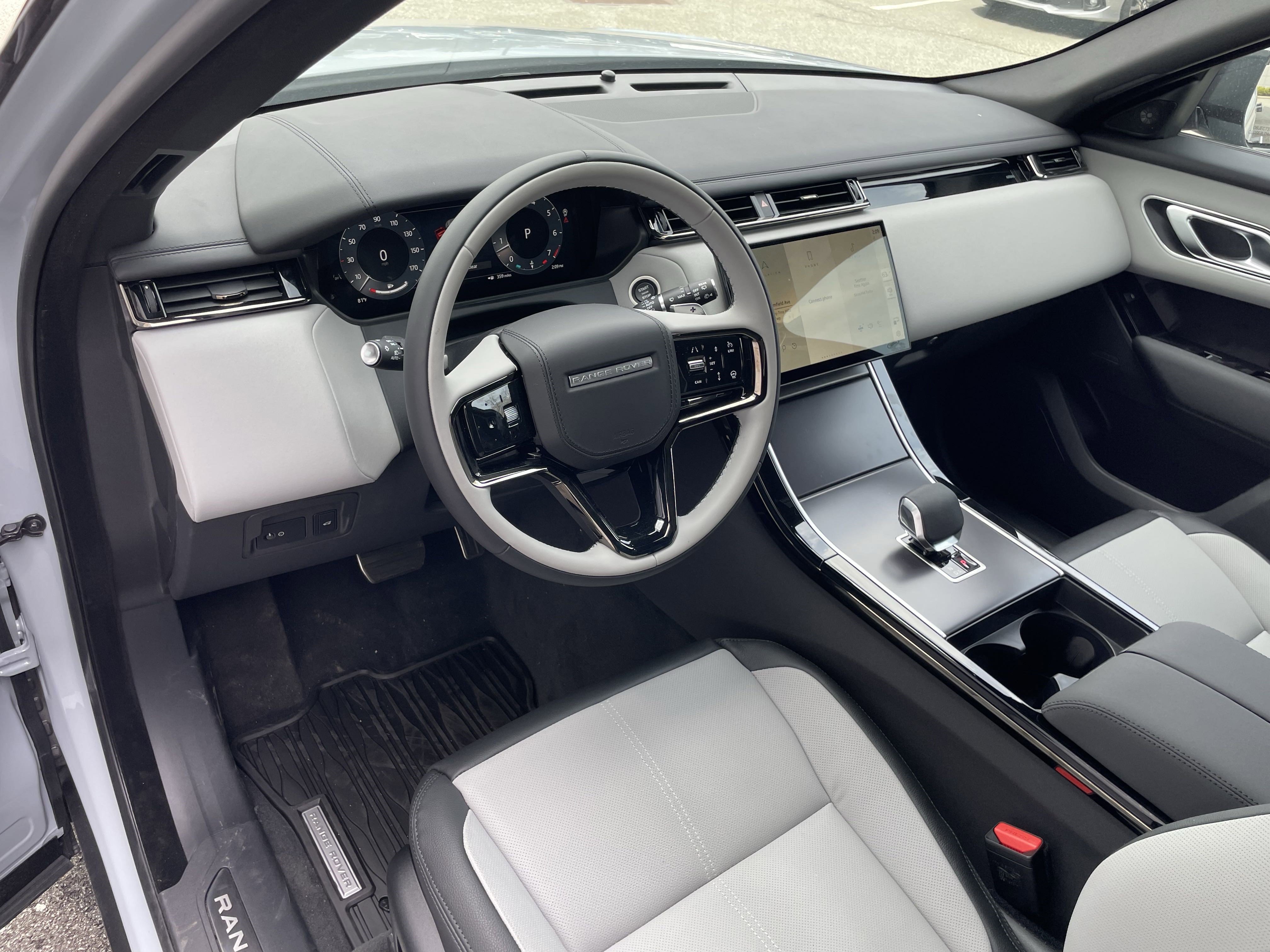 New 2026 Land Rover Range Rover Velar Dynamic SE image 13