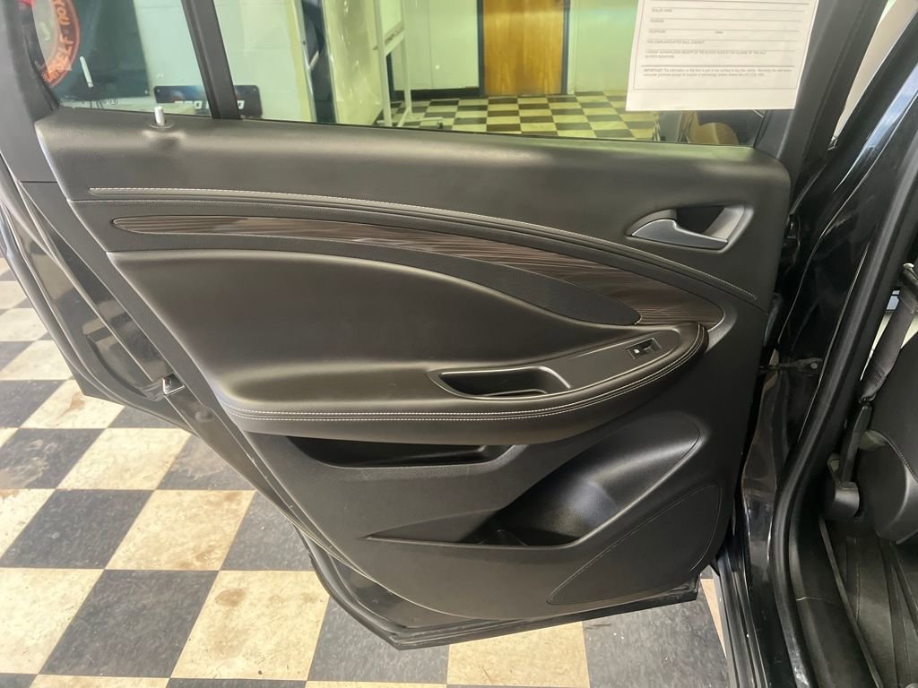 Used 2020 Buick Envision Essence image 37