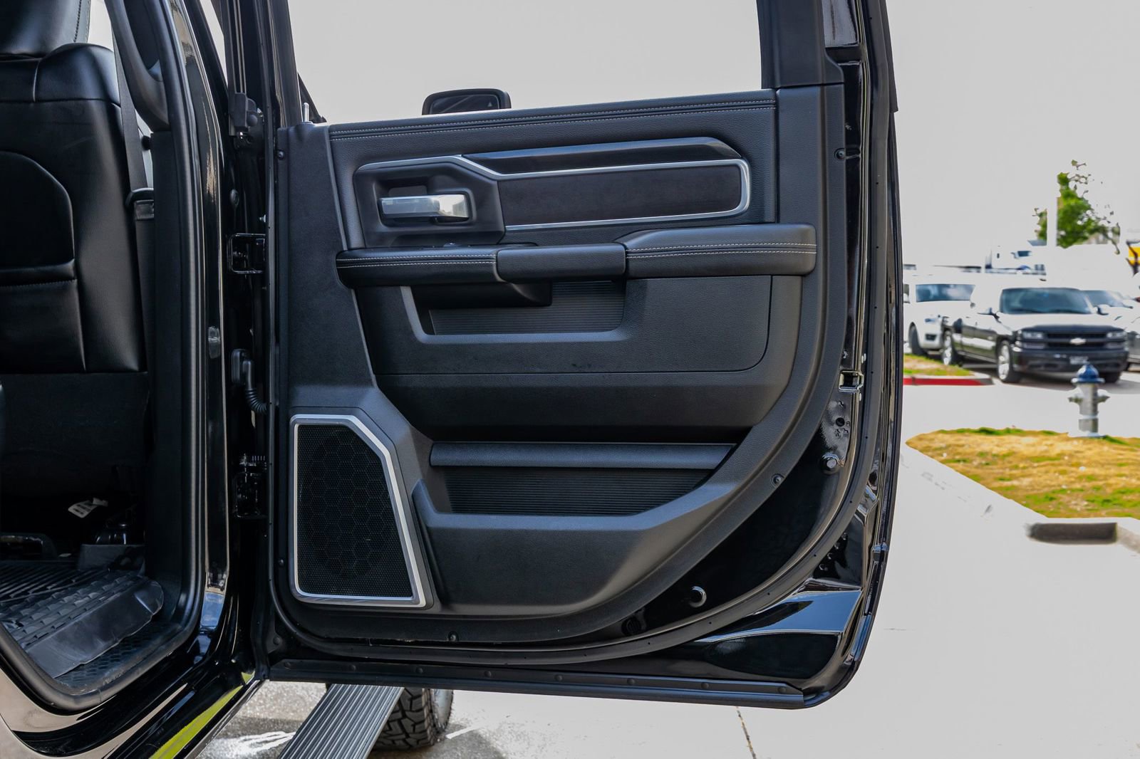 Used 2023 RAM 3500 Laramie w/ Night Edition image 39
