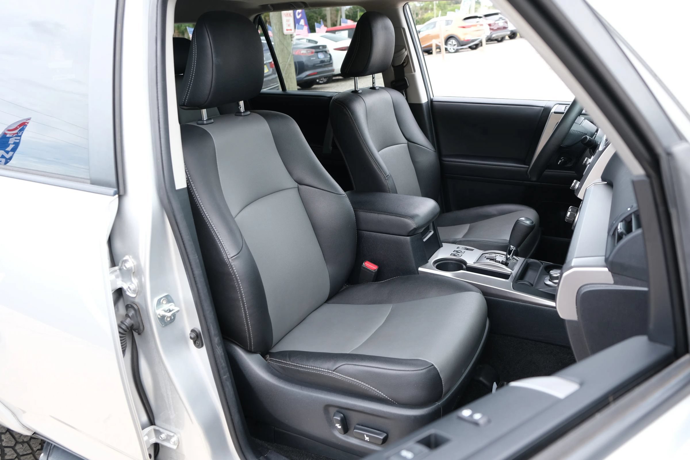Used 2022 Toyota 4Runner SR5 Premium w/ Moonroof Package AWD/4WD image 11