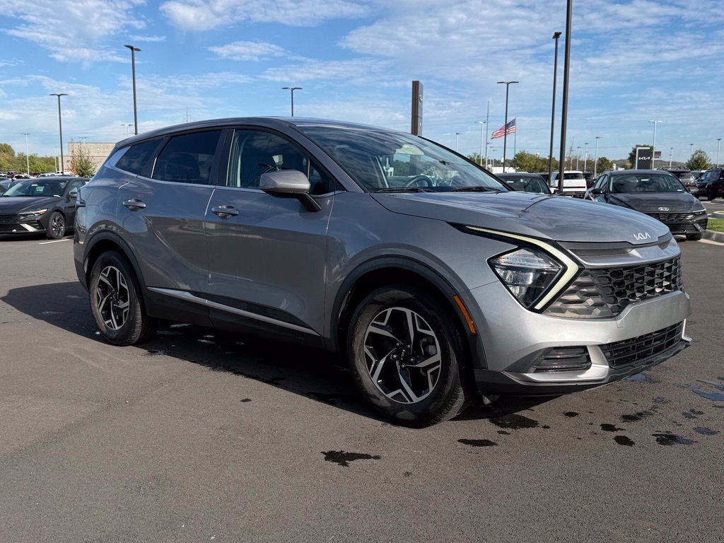 Used 2023 Kia Sportage LX FWD image 3