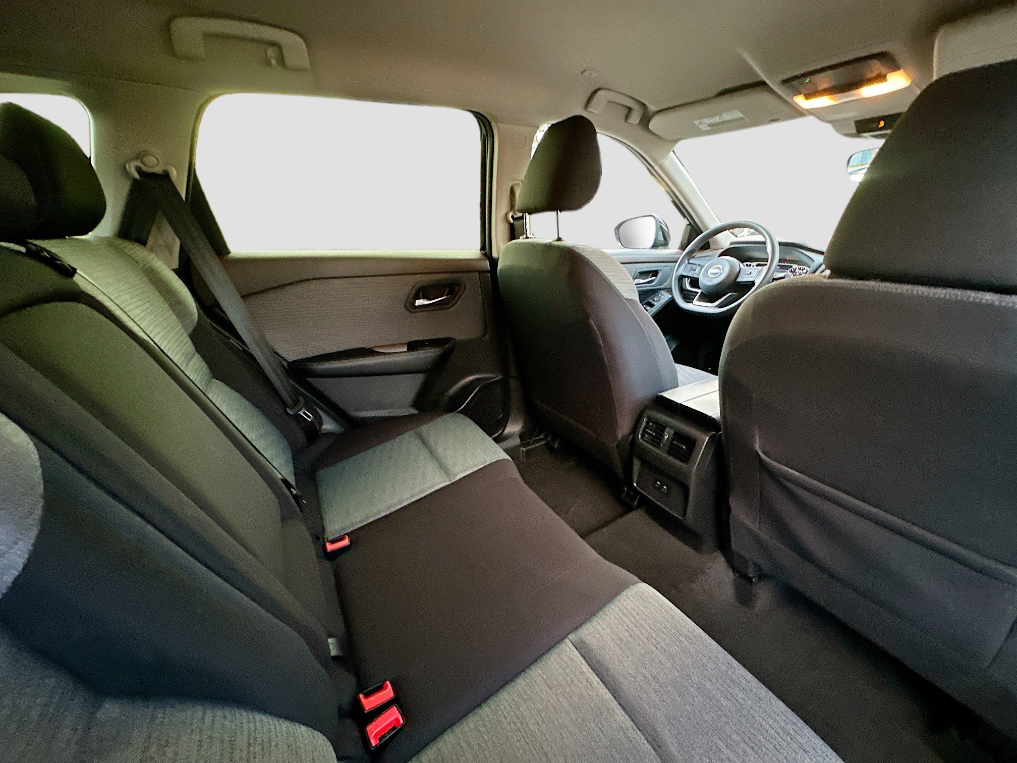 Used 2023 Nissan Rogue SV image 28