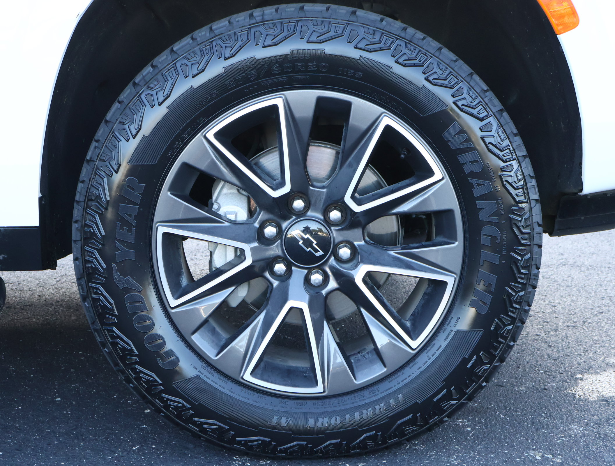 Used 2023 Chevrolet Tahoe Z71 w/ Z71 Off-Road Package AWD/4WD image 31