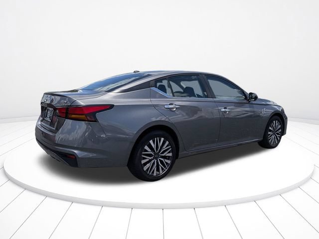 Used 2024 Nissan Altima 2.5 SV FWD image 2